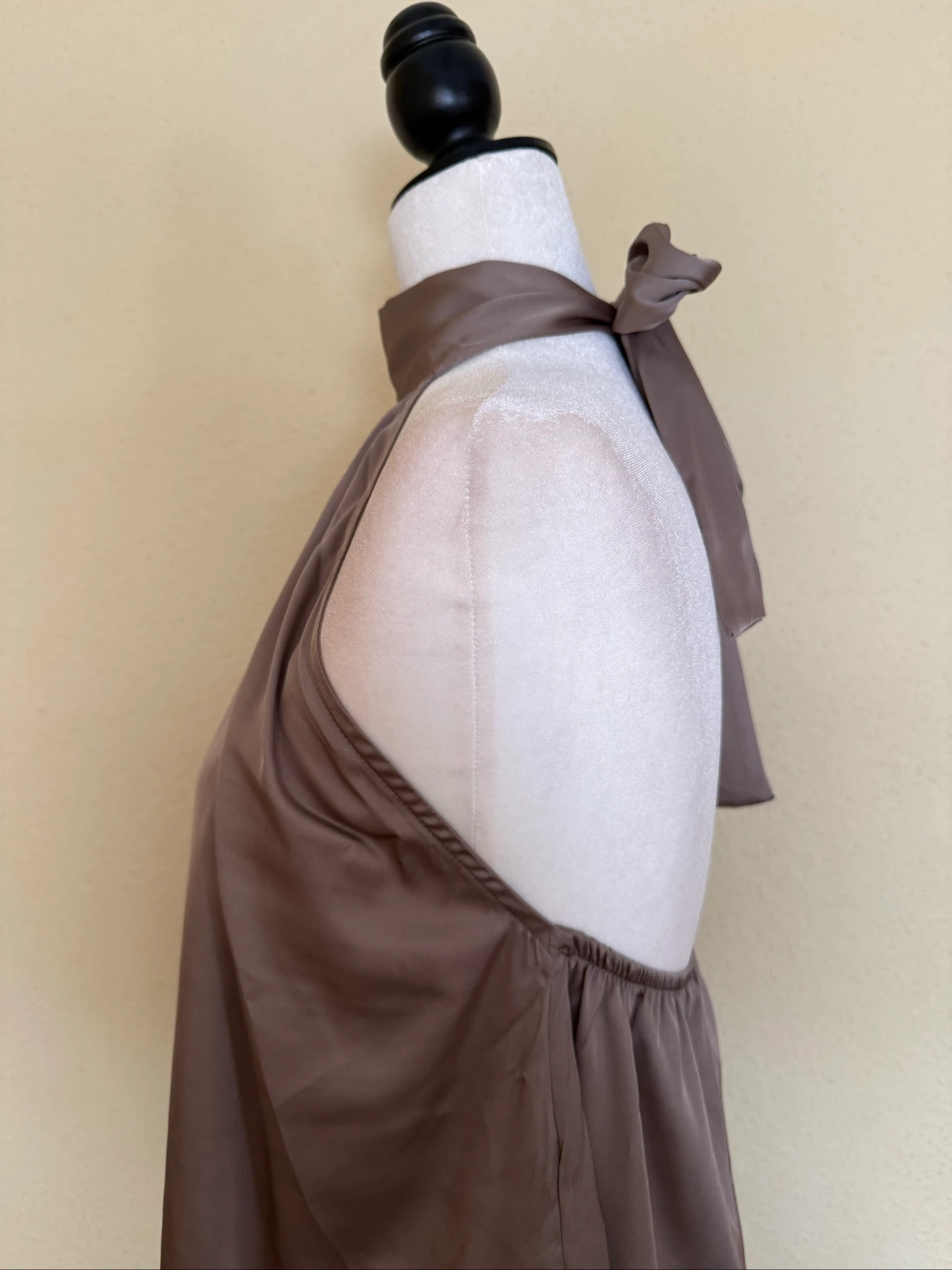 Elegant champagnekleurige jurk – photo 3